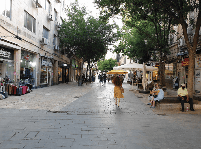 החנויות חזרו, הלקוחות לא ממש