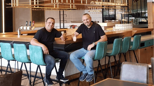 בעלי המסעדה דודו ריגלר (מימין) ושרון ביטון. "הרבה מסעדות יחזרו ובגדול"