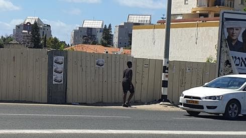 קטע הכביש ללא מדרכה בכביש 4