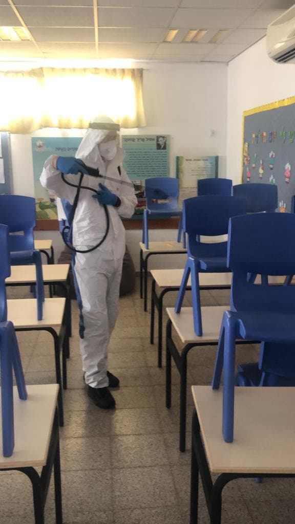 עבודות חיטוי בביה"ס נבון