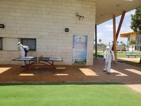 עבודות חיטוי בביה"ס נבון