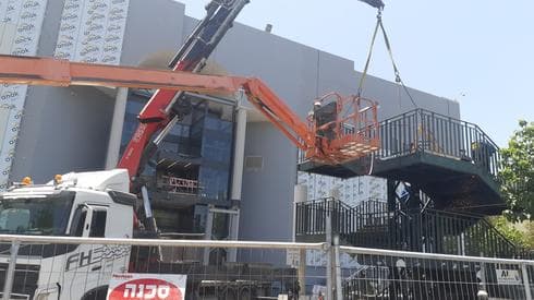 פירוק הגשר בכניסה הצפונית לקניון סירקין