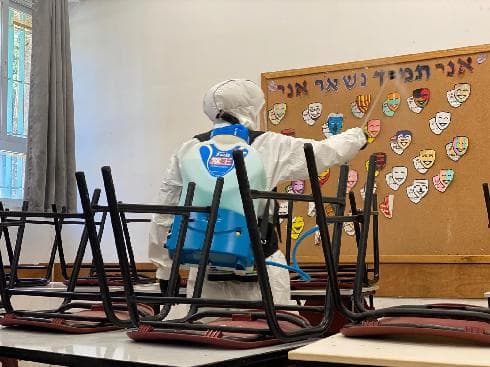 חיטוי בגימנסיה העברית