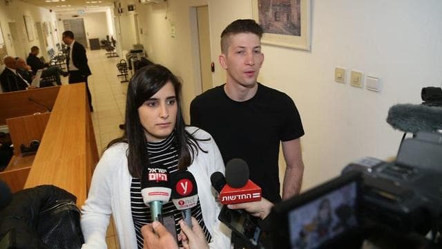 בת אל רוגוב ביציאה מהדיון בת אל רוגוב ביציאה מהדיון
