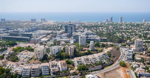 הרצליה. ארנונה ושוברי גלים