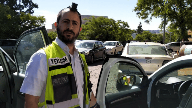 כונן ידידים חילץ תינוק שננעל ברכב כונן ידידים חילץ תינוק שננעל ברכב