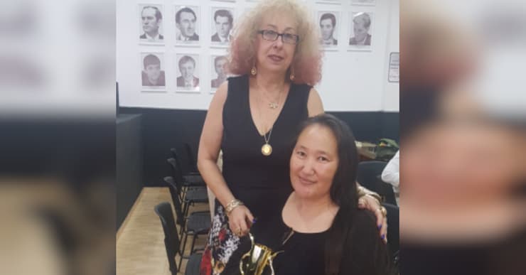 אלכסנדרה אלכסנדרוב עם מנהלת מועדון השחמט באר שבע אילנה דוד (צילום: מועדון השחמט באר שבע, אתר האיגוד הישראלי לשחמט) אלכסנדרה אלכסנדרוב עם מנהלת מועדון השחמט באר שבע אילנה דוד