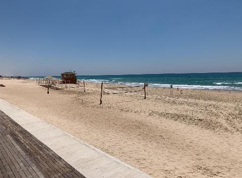 חוף בת ים. בקרוב יגיעו היאכטות?