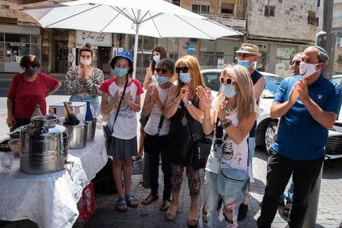השכנים מריעים לשאול