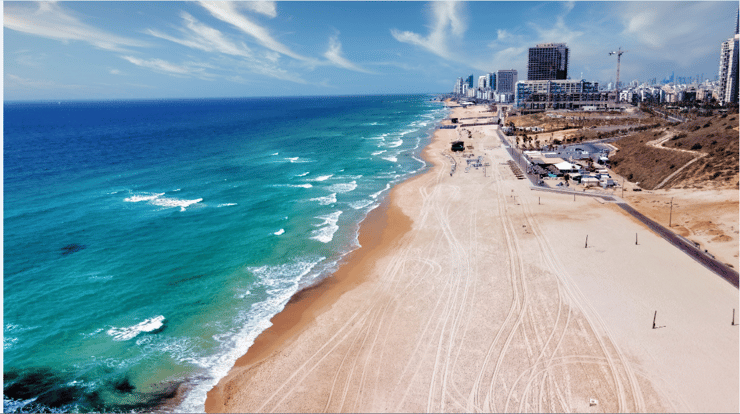 הגבול בין בת ים לחוף ראשון ממעוף הרחפן (צילום: ליאור ארמייב) הגבול בין בת ים לחוף ראשון ממעוף הרחפן