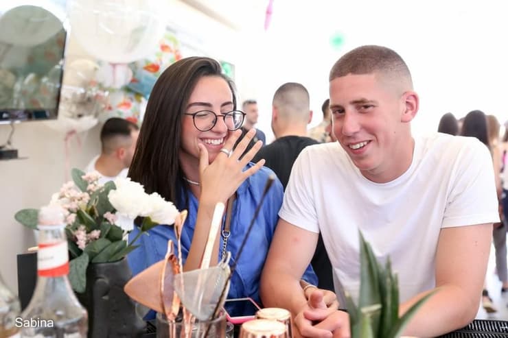 איתי סבן ז"ל יחד עם חברתו עמית לוי 