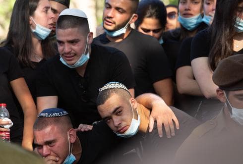 חברי הילדות בהלווייה של איתי סבן ז"ל