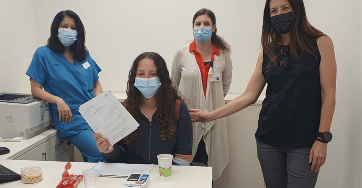 יערה זהבי וצוות בית החולים בבחינת הבגרות