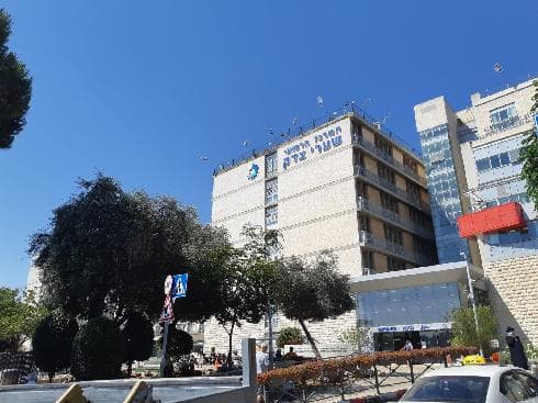 הכניסה לשערי צדק