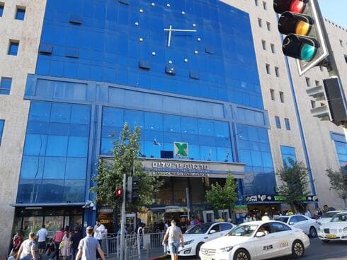 השעון הענק על התחנה המרכזית בירושלים חזר לפעול