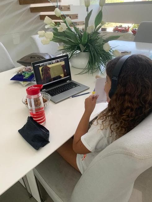 המורה המשיכה ללמד למרות הקורונה