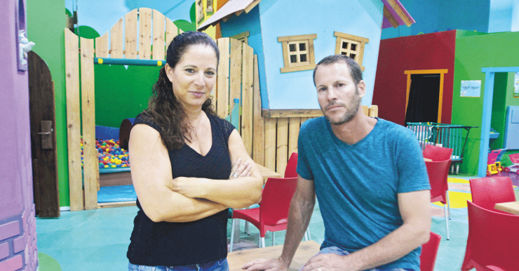 עידו וטלי במשחקייה. "לפנות מקום כזה זה כאב לב גדול"