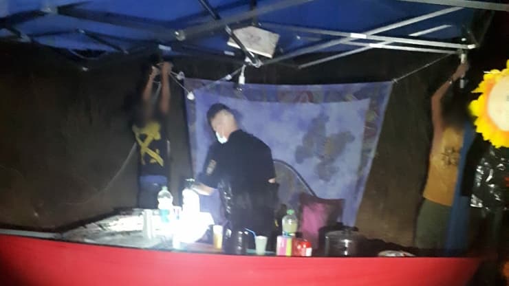 פשיטה על מסיבת טבע ביער (צילום: דוברות המשטרה) פשיטה על מסיבת טבע ביער