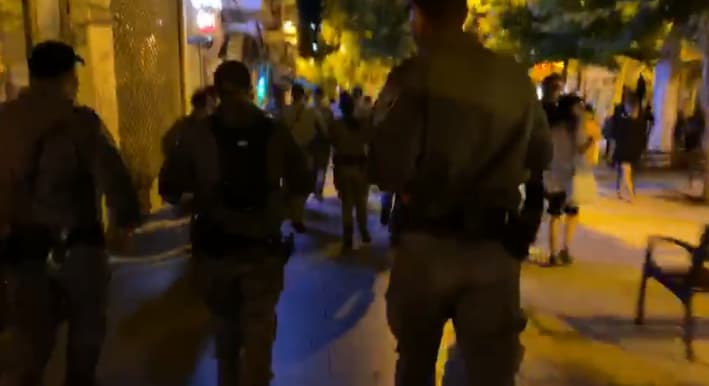 שוטרים במרכז העיר