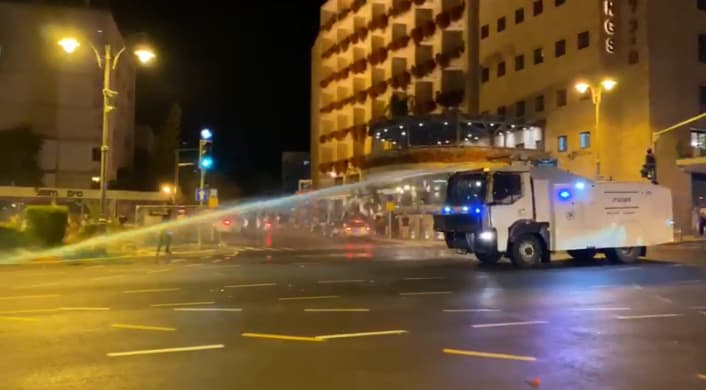 מכת"זית בכיכר פריז