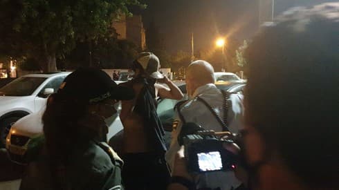 פעיל השאמל שהותקף על ידי 'לה פמיליה' (צילום: אלון לוי) פעיל 'לה פמיליה' עוכב