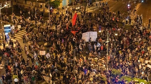 אלפי מפגינים (צילום: שלו שלום) ההפגנת בלפור