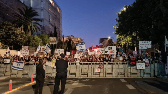 המחאה בבלפור (צילום: לירן תמרי) המחאה בבלפור הערב