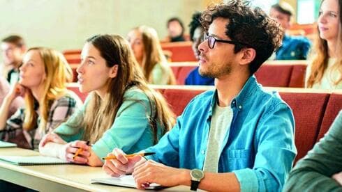 הואשמו בניסיון לקבלת דבר במרמה ובזיוף מסמך. סטודנטים 