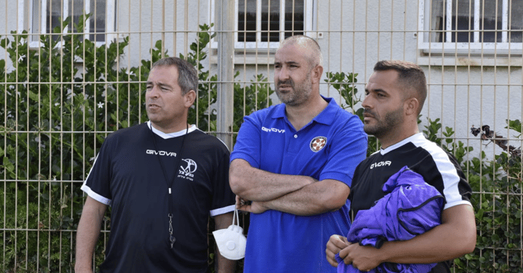 עוזר המאמן  מנו הרוניאן, מנהל הקבוצה שרון סויסה והמאמן ירון הוכנבוים