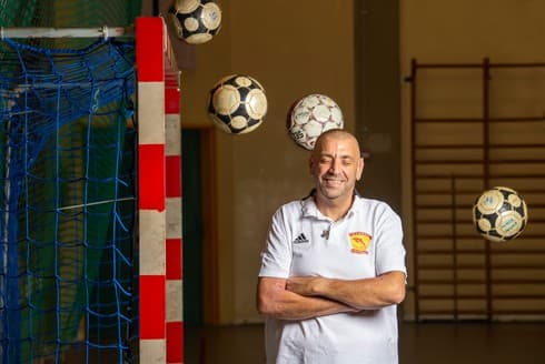 יעקב אוליאל, חירש מלידה, הוביל את דולפיני אשדוד עד לתואר אלופי המדינה (צילום: אבי רוקח) יעקב אוליאל, חירש מלידה, הוביל את דולפיני אשדוד עד לתואר אלופי המדינה
