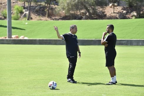 ירון הוכנבוים ועוזרו מנו הרוניאן