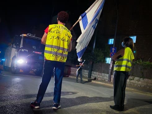״שומרות על הילדים״ (צילום: רועי אלמן ) ״שומרות על הילדים״