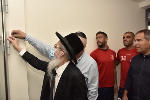 כולם מתלהבים מהמתקן (צילום: שרון צור) אצטדיון גרין בנוף הגליל