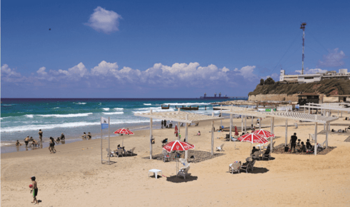  חוף אולגה. "חופי הים שייכים לכלל הציבור"