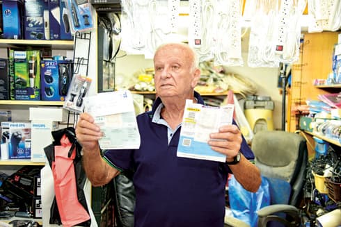 תורג'מן עם הדו"חות שקיבל