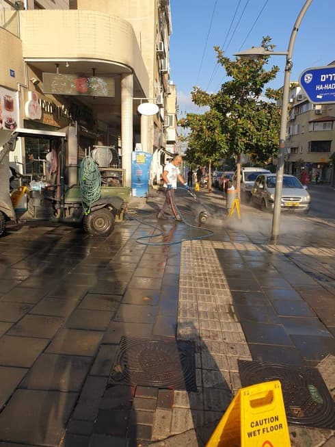 מנקים את רחוב רוטשילד