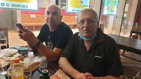 היו"ר רוני ליקוורניק וסגן ראש העיר אלכס גופמן
