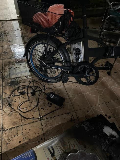 הסוללה התפוצצה בתוך הבית