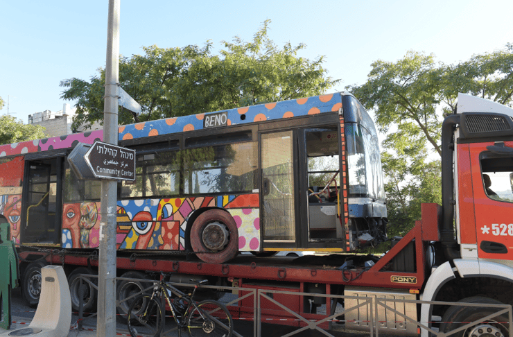 הצבת הבר השיתופי בארמון הנציב (צילום: אביחי רוס) הבר השיתופי בארמון הנציב