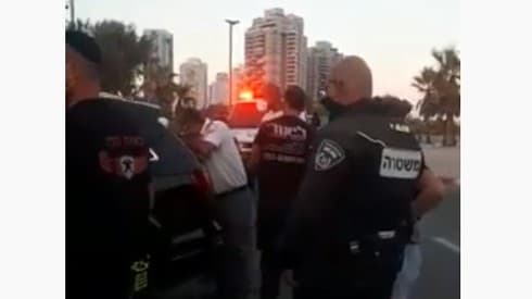 חילוץ ילדה שננעלה ברכב בחוף תאיו