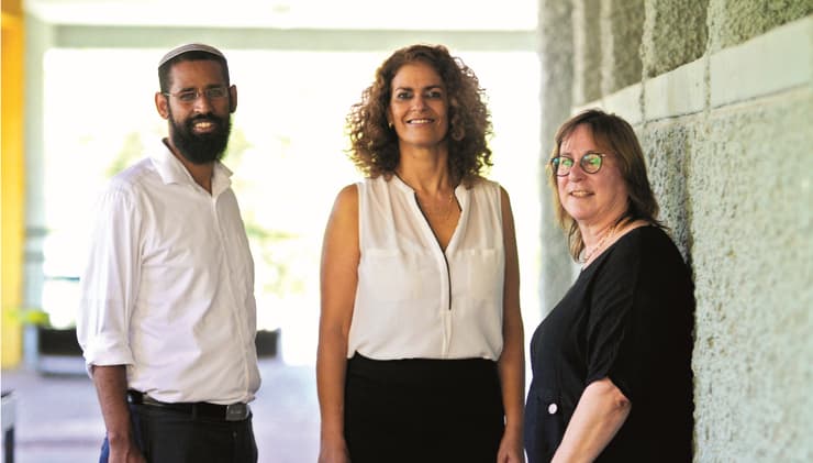 מימין: בר מעוז, דביר ואלמו. "רוב המנהלים לוקים באופטימיות חסרת תקנה, כי אחרת אי אפשר" (צילום: אסף פרידמן) מימין: בר מעוז, דביר ואלמו. "רוב המנהלים לוקים באופטימיות חסרת תקנה, כי אחרת אי אפשר"