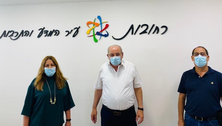 ראש העיר רחמים מלול, מ"מ ראש העיר זהר בלום אפרת צוקרמן מנהלת אגף החינוך והנוער