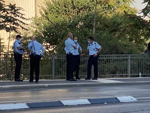 סנ״צ ניסו גואטה מימין