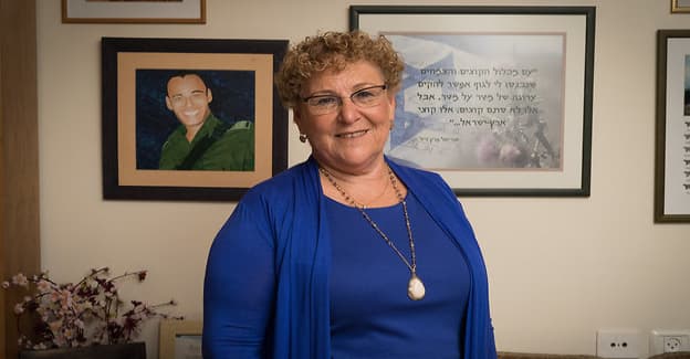 מרים פרץ