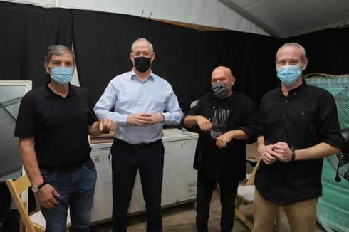 חילי טרופר, שלומי שבת, בני גנץ ודני עטר חילי טרופר, שלומי שבת, בני גנץ ודני עטר