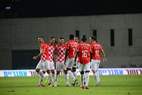 שחקני הפועל ב"ש. ינסו להגיע לשלב הבתים
