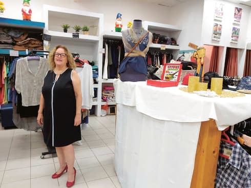 שוש לאוה בחנות "מעצבים מהלב" של מסל"ן
