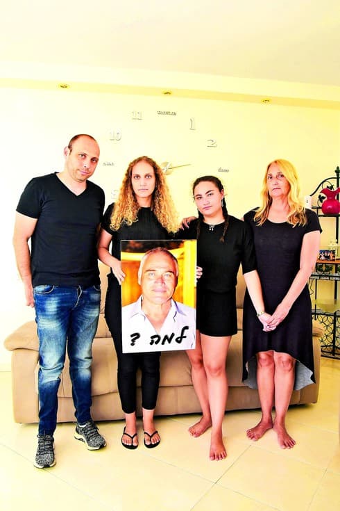 הספיק להגיע לתחנת המשטרה והתמוטט. בני משפחתו של שמילוביץ' ז"ל 

