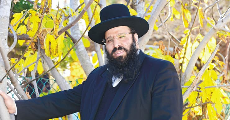 הרב נתנאל שריקי. קהל חסידיו בתדהמה