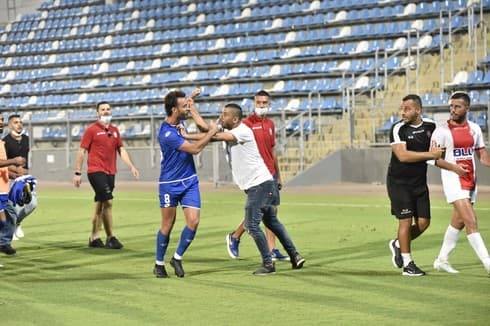 עצבים של אחרי משחק (צילום: שרון צור) גיא דיין